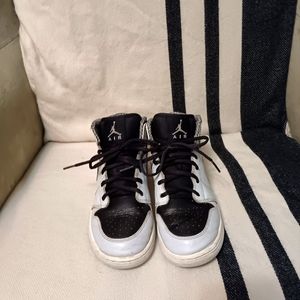 Air Jordan 1 Mid BG 'Pure Platinum' Sneakers size 5 Youth or 6.5 Womens